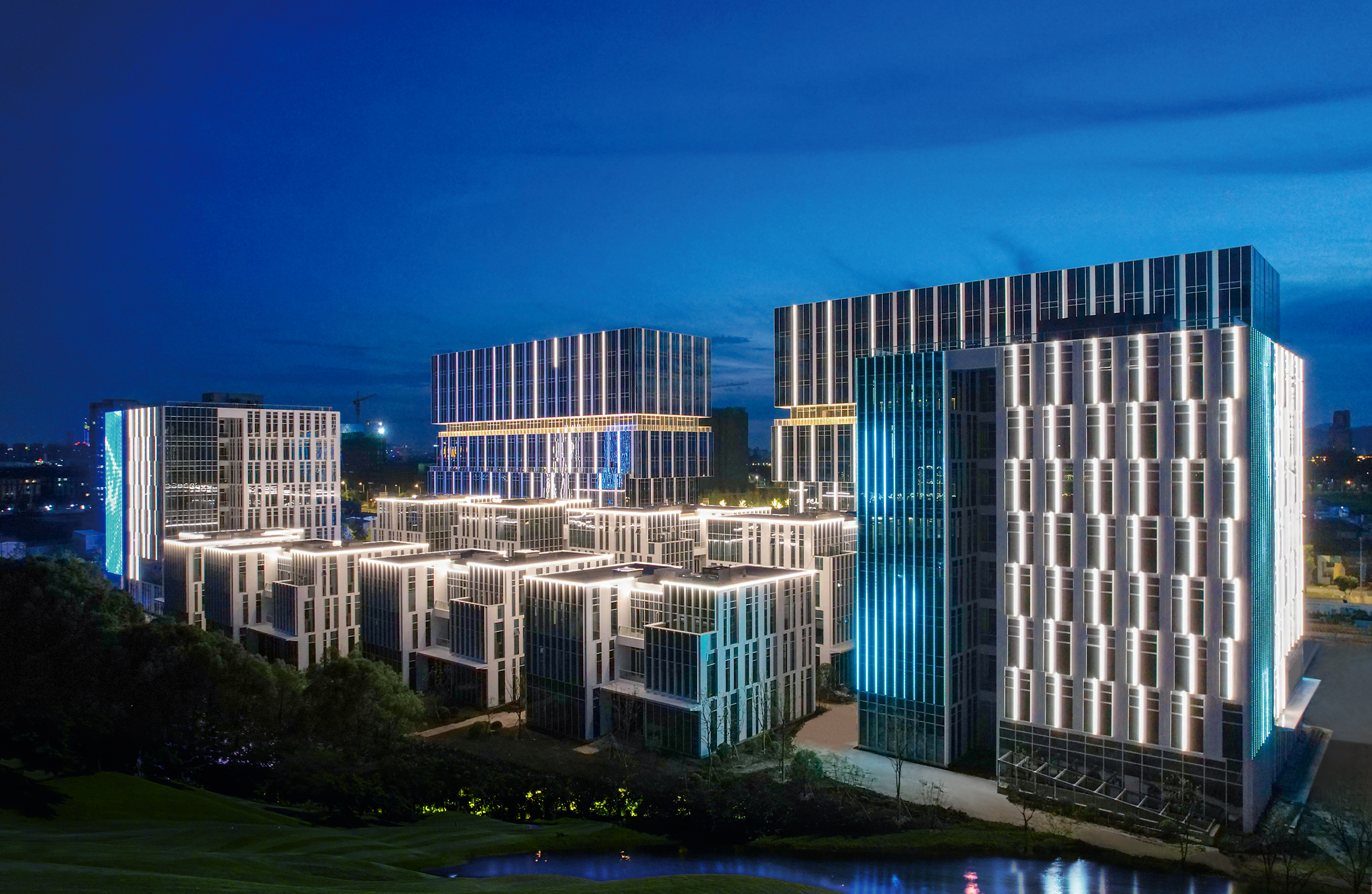 南太湖新區(qū)再添彩，天能太湖科技城夜景璀璨