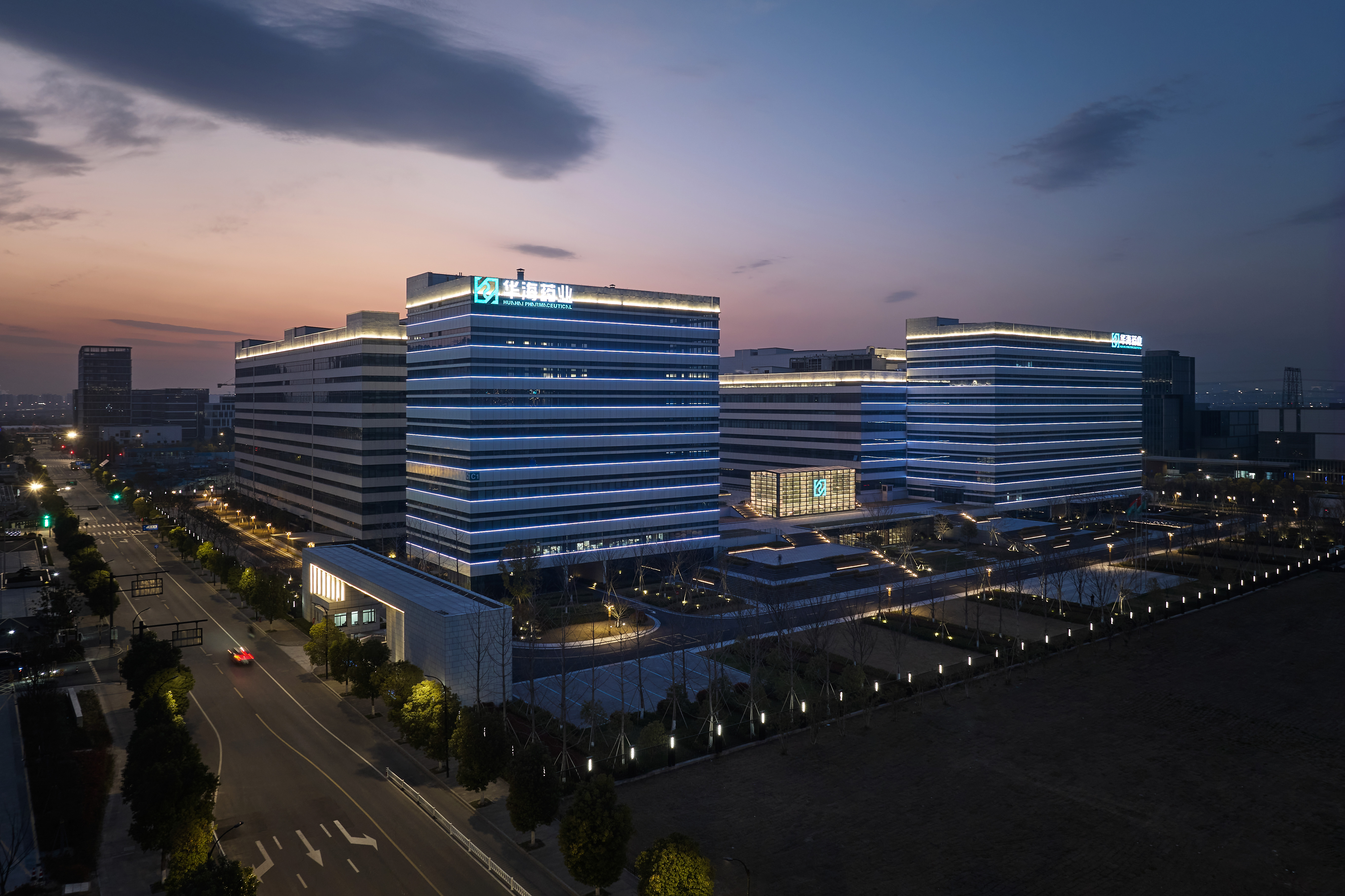 勻光線條燈，為華海藥業(yè)園區(qū)打造簡約舒適夜景